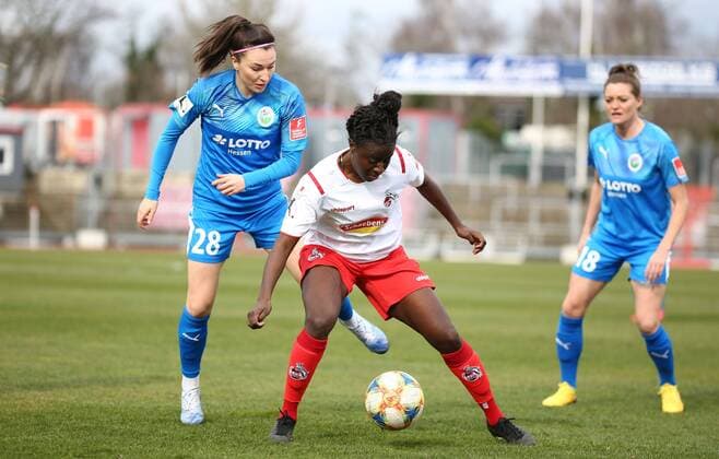01 03 2020, xcex, GER, Koeln, Suedstadion, Frauenfußball, 1 Bundesliga, DIE LIGA, FLYERALARM Frauen Bundesliga Saison 2019 2020 1 FC Koeln 1 FFC Frankfurt Eunice Beckmann FCK in front of Barbara Dunst FFC DFL regulations prohibit any use of photographs as image sequences and or quasi video