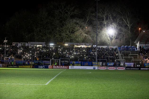 game interruption after the floodlights have gone out the fans make light with their mobile phones during the game in the Regionalliga Suedwest, 1 FC Saarbruecken TSG Balingen 28 02 20 Football , Germany