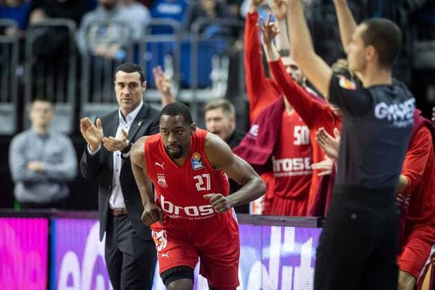 Basketball Berlin 01 03 2020 EasyCredit BBL 1 Bundesliga Season 2019 2020 Alba Berlin Brose Bamberg Jordan Crawford Bamberg, No 27 jubilation Roel Moors Bamberg, Coach