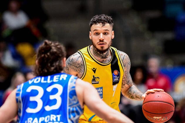 01 03 2020, xkaix, Basketball BBL, Frankfurt Skyliners MHP Giant Ludwigsburg emspor, v l Marco Völler Fraport Skyliners , Konstantin Konga MHP Giant Ludwigsburg Frankfurt am Main kp