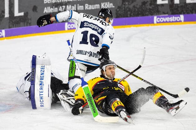 DEL Cologne Sharks Straubing Tigers Cologne, 01 03 2020 Jeff Zatkoff Straubing Tigers, 37 Jon Matsumoto Cologne Sharks, 10 DEL Cologne Sharks Straubing Tigers on 01 03 2020 in the Lanxess Arena in Cologne Germany Copyright: xBEAUTIFULxSPORTS AndreasxDickx