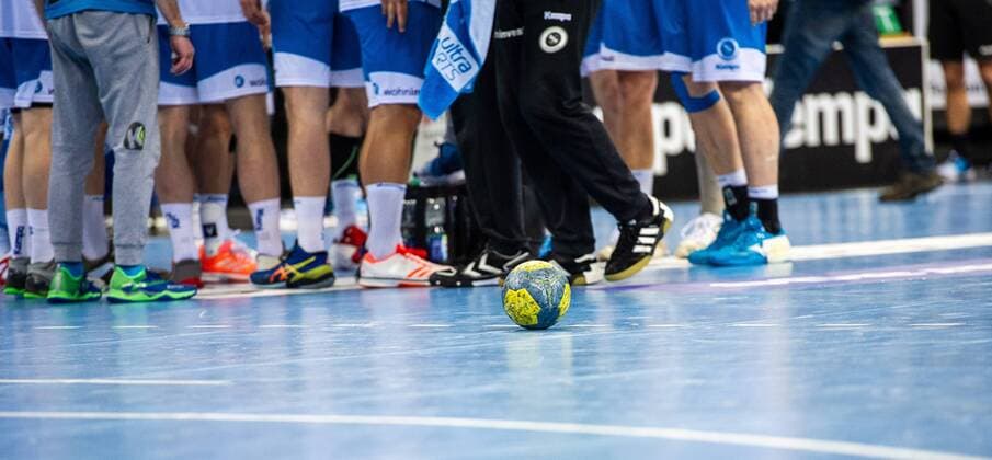 Feature: Handball auf Spielfeld Fuesse HBL 1.Handball-Bundesliga: TVB 1898 Stuttgart - HBW Balingen-Weilstetten am 01.03.2020 in Stuttgart (PORSCHE Arena), Baden-Wuerttemberg, Deutschland, Photo: Sandy Dinkelacker 2020 beim Spiel in der Handball Bundesliga, TVB 1898 Stuttgart - HBW Balingen-Weilstetten. Stuttgart. 01.03.20 Handball , Stuttgart Baden Wuerttemberg Deutschland *** Feature Handball on the field Feesse HBL 1 Handball Bundesliga TVB 1898 Stuttgart HBW Balingen Weilstetten on 01 03 2020 in Stuttgart PORSCHE Arena , Baden Wuerttemberg, Germany, Photo Sandy Dinkelacker 2020 at the game in the Handball Bundesliga, TVB 1898 Stuttgart HBW Balingen Weilstetten Stuttgart 01 03 20 Handball , Stuttgart Baden Wuerttemberg Germany