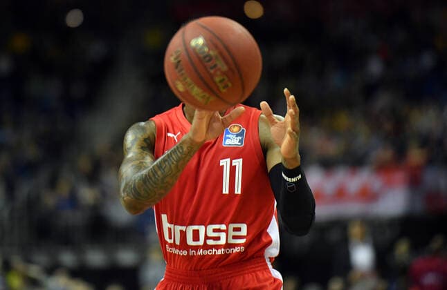 Tre McLean Bamberg , with ball in front of his face ALBA Berlin Brose Bamberg Basketball, easy Credit BBL , Men, Men, Men, Men, men, season 2019 2020 Berlin, 1 3 2020, Mercedes Benz Arena