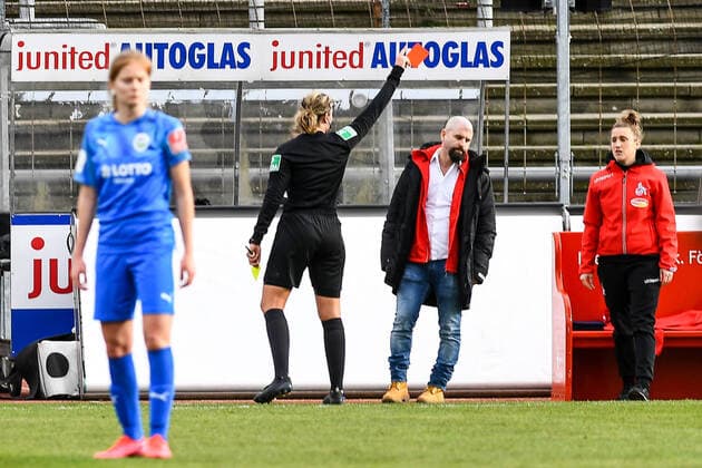 Referee Franziska Wildfeuer Lübeck shows Sascha Glass Trainer, Head Coach, 1 FC Köln the red card because of grumbling, red card, sending-off, red card, dismissal, sending off, 01 03 2020, Cologne Germany , Football, Flyeralarm Frauen Bundesliga, 1 FC Köln 1 FFC Frankfurt, DFB DFL REGULATIONS PROHIBIT ANY USE OF PHOTOGRAPHS AS IMAGE SEQUENCES AND OR QUASI VIDEO xmhx