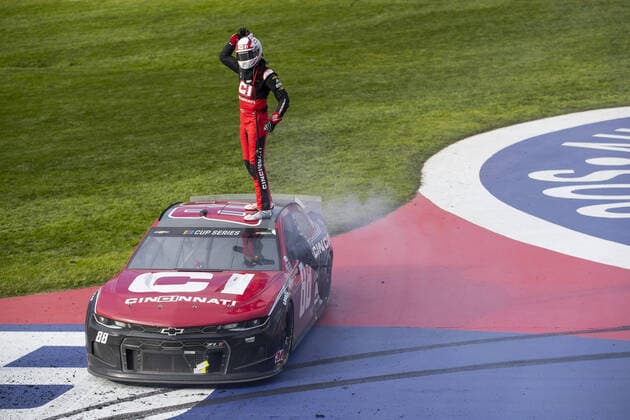 Bilder des Jahres 2020, Sport 03 März Sport Themen der Woche KW09 Sport Bilder des Tages March 1, 2020, Fontana, California, USA: Alex Bowman (88) wins the Auto Club 400 at Auto Club Speedway in Fontana, California. NASCAR, Motorsport, USA 2020: NASCAR Cup Series Auto Club 400 March 01 - ZUMAa161 20200301_zaa_a161_015 Copyright: xStephenxA.xArcex