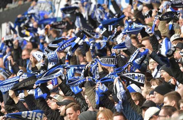 01 03 2020,Football, GER, 2 LIGA, Season 2019 2020, 24 Matchday, SCHÜCO ARENA, BIELEFELD DSC ARMINIA BIELEFELD SV WEHEN WIESBADEN 1 0 fans of Arminia Bielefeld wave their scarves, Action, landscape, single image, landscape, fan, fans, feature, symbol image, symbol photo DFL REGULATIONS PROHIBIT ANY USE OF PHOTOGRAPHS AS IMAGE SEQUENCES AND OR QUASI VIDEO