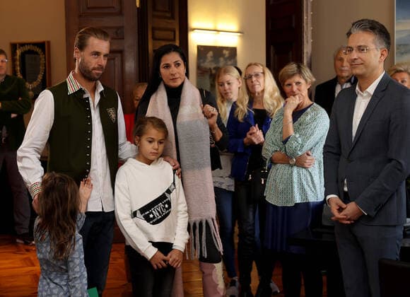 TENNIS - Davis Cup, AUT vs URU GRAZ,AUSTRIA,04.MAR.20 - TENNIS - ITF Davis Cup, Austria vs Uruguay, preview, Eintragung Goldenes Buch. Image shows Kurt Hohensinner (Graz), president Barbara Muhr (STTV) and Oliver Marrach with his family. GEPAxpictures xHansxOberlaender