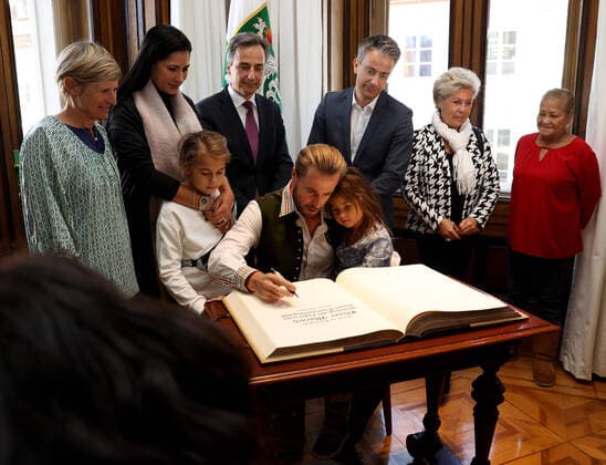 TENNIS - Davis Cup, AUT vs URU GRAZ,AUSTRIA,04.MAR.20 - TENNIS - ITF Davis Cup, Austria vs Uruguay, preview, Eintragung Goldenes Buch. Image shows mayor Siegfried Nagl (Graz), Kurt Hohensinner (Graz), president Barbara Muhr (STTV) and Oliver Marrach with his family. GEPAxpictures xHansxOberlaender