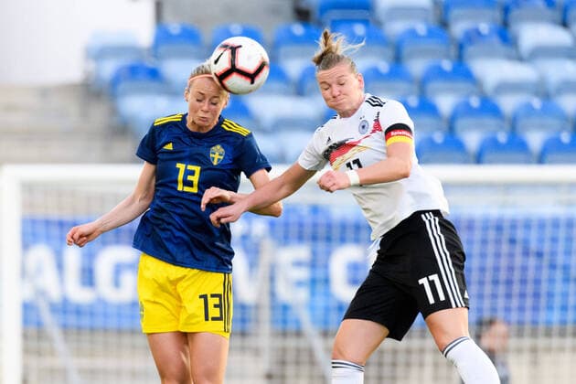 200304 Amanda Ilestedt of Sweden and Alexandra Popp of Germany during the Algarve Cup match between Germany and Sweden on March 4, 2020 in Faro Photo Ludvig Thunman BILDBYRAN kod LT 35749 bbeng fotboll soccer football women dam algarve cup 2020 sverige sweden germany tyskland deutschland,  Copyright: LUDVIGxTHUNMAN BB200304LT047