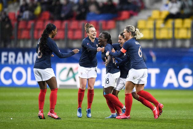 JOIE - 18 VIVIANE ASSEYI (FRA) - 06 AMANDINE HENRY (FRA) - 04 MARION TORRENT (FRA) FOOTBALL FEMININ : France vs Canada - Tournoi de France - 04 03 2020 AnthonyBIBARD FEP Panoramic 