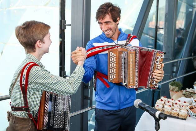 Sport Bilder des Tages TENNIS - Davis Cup, AUT vs URU GRAZ,AUSTRIA,05.MAR.20 - TENNIS - ITF Davis Cup, Austria vs Uruguay, preview, draw. Image shows a kid and Pablo Cuevas (URU). Keywords: accordion. GEPAxpictures xMaticxKlansek