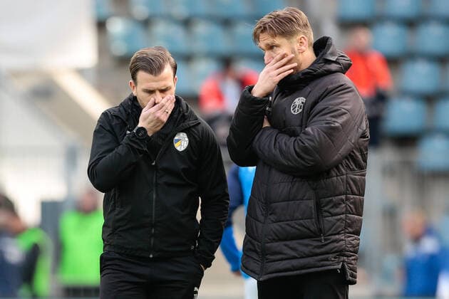 29 02 2020, xtgx, Soccer 3 League, 1 FC Magdeburg FC Carl Zeiss Jena, from l Rene Klingbeil Jena, Team Principal , Kenny Verhoene Jena, Coach disappointed, looks disappointed, depressed, disappointed DFL DFB REGULATIONS PROHIBIT ANY USE OF PHOTOGRAPHS as IMAGE SEQUENCES and or QUASI VIDEO Magdeburg