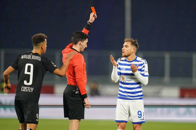 middle, Florian Badstübner referee shows Ahmet Engin MSV Duisburg the red card, Football 3 League Season 2019 2020 MSV Duisburg vs 1 FC Magdeburg, Duisburg, Schauinsland Reisen Arena, 06 03 2020, DFB regulations prohibit any use of photographs as image sequences and or quasi video Duisburg Schauinsland Reisen Arena Nordrhein Westfalen Germany