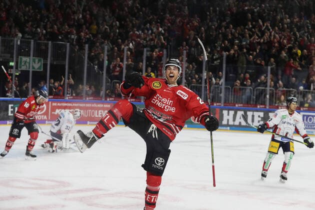 Bilder des Jahres 2020, Sport 03 März Sport Bilder des Tages KEC Die Haie vs Eisbären Berlin Eishockey DEL Deutsche Eishockey Liga Pascal Zerressen (Haie) jubelt über das Tor zum 4:3 06.03.2020 *** Sport KEC The Sharks vs. Polar Bears Berlin Ice Hockey DEL German Ice Hockey League Pascal Zerressen Sharks cheering over the goal of 4 3 06 03 2020