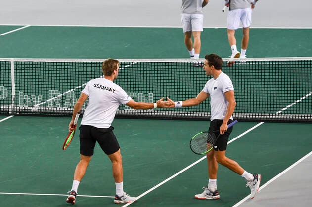 07 03 2020, GER, Davis Cup, Germany vs. Belarus 07 03 2020, GER, Davis Cup, Germany vs. Belarus , CASTELLO Düsseldorf, Duesseldorf in the picture picture shows Kevin Krawietz GER Andreas Mies GER at the high five pep Mauelshagen pep00321