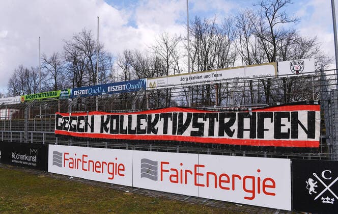 Football Oberliga Baden Wuerttemberg 2019 2020 07 03 2020 SSV Reutlingen 1 FC Rielasingen Arlen Game with spectator barrier A banner of the scene E Ultras Against collective punishment At the bridle of the back straight in the stadium at the Kreuzeiche