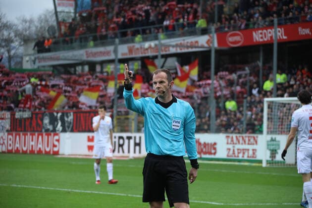 Referee Refferee, Marco Fritz Korb in the game of 1 BL 19 20 25 Sptg SC Freiburg Union Berlin DFL REGULATIONS PROHIBIT ANY USE OF PHOTOGRAPHS AS IMAGE SEQUENCES AND OR QUASI VIDEONann 1 BL 19 20 25 Sptg SC Freiburg Union Berlin Freiburg Copyright: xHahnex Eibner-Pressefotox EP_joha