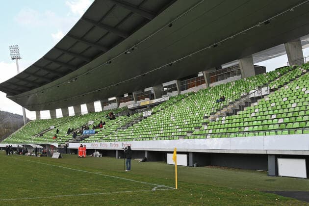 an empty stand in the Kreuzeichestadion in Reutlingen except for a few spectators from both sides, who are watching the wfv einlass gewehrte Fussball, Men, Oberliga BW, Spieltag , Reutlingen , 07 03 2020, Foto TBaur Eibner SSV Reutlingen vs 1 FC Rielasingen Arlen Reutlingen Copyright: xBaur xEibner-Pressefotox EP_Toba