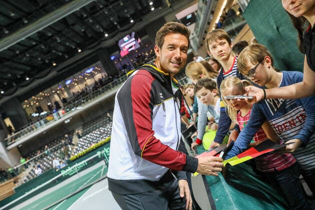 Autographs and selfies for the fans Andreas MIES GER , Davis Cup Qualification 2020 Germany vs Belarus, Düsseldorf, 07 03 2020,