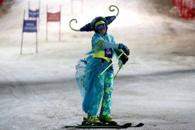 Bilder des Jahres 2020, Sport 03 MÃ¤rz MOSCOW, RUSSIA - MARCH 7, 2020: A skier in a costume takes part in the 2020 Sparrow Hills sports carnival on Moscow s Sparrow Hills. Sergei Fadeichev TASS  TS0D1327