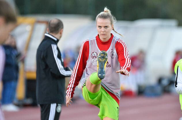 Merle Frohms Goalkeeper Germany warming up Lagos, Portugal, 07 03 2020, 07 03 2020, Lagos, Football, Algarve Cup, Germany Norway, DFB DFL REGULATIONS PROHIBIT ANY USE OF PHOTOGRAPHS AS IMAGE SEQUENCES AND OR QUASI VIDEO xklx