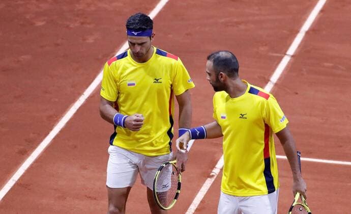 Colombian tennis players Juan Sebastian Cabal (R) and Robert Farah (L) celebrate a point against the Argentines Maximo Gonzalez and Horacio Zeballos, in a match amid the qualifying round of the 2020 Davis Cup at the Palacio de los Deportes in Bogota, Colombia, 07 March 2020. Colombia - Argentina: Cabal and Farah vs. Gonzalez and Zeballos !ACHTUNG: NUR REDAKTIONELLE NUTZUNG!  Copyright: xMAURICIOxDUEÑASxCASTAÑEDAx AME2072 20200307-637192111271531549