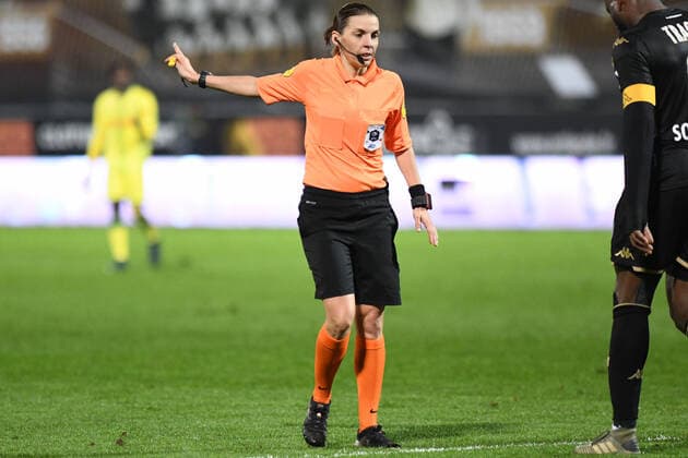 Stephanie Frappart - arbitre FOOTBALL : Angers SCO vs FC Nantes - Ligue 1 - 07 03 2020 RonanHoussin Panoramic 