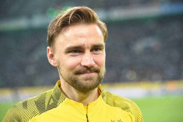 xnjx 07.03.2020; Moenchengladbach; 1. Fussball-Bundesliga; Borussia Moenchengladbach vs. Borussia Dortmund Marcel Schmelzer (Dortmund) Gemaess den Vorgaben der DFL Deutsche Fussball Liga ist es untersagt, in dem Stadion und oder vom Spiel angefertigte Fotoaufnahmen in Form von Sequenzbildern und oder videoaehnlichen Fotostrecken zu verwerten bzw. Verwerten zu lassen. DFL regulations prohibit any use of photographs as image sequences and or quasi-video. Moenchengladbach *** xnjx 07 03 2020 Moenchengladbach 1 Football Bundesliga Borussia Moenchengladbach vs Borussia Dortmund Marcel Schmelzer Dortmund According to the DFL Deutsche Fussball Liga, it is prohibited to use or have used in the stadium and or the game photographs in the form of sequence images and or video-like photo sequences DFL regulations prohibit any use of photographs as image sequences and or quasi video Moenchengladbach