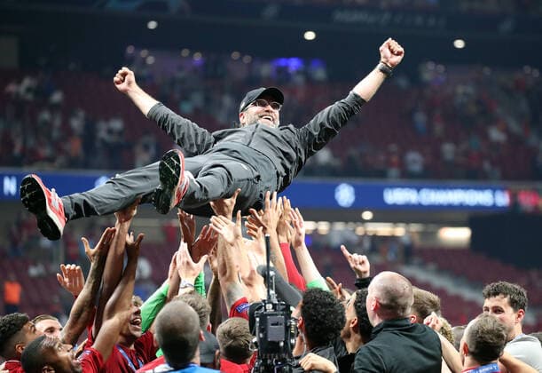 UEFA Champions League Final 2019 Tottenham Hotspurs FC Liverpool Spain, Madrid, 01 06 2019, Football, UEFA Champions League, Season 2018 2019, Final in Madrid, Tottenham Hotspurs FC Liverpool 0 2 Jürgen Klopp Coach FC Liverpool is thrown into the air by his players after winning the CL, DFL DFB REGULATIONS PROHIBIT ANY USE OF PHOTOGRAPHS AS IMAGE SEQUENCES AND OR QUASI VIDEO