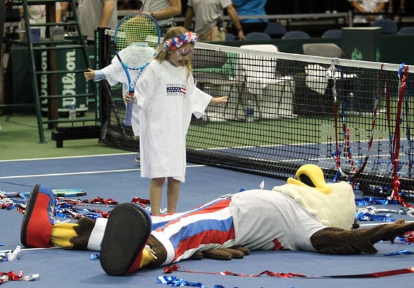Sport Bilder des Tages March 7, 2020 - Mascot Ace has fun with the Bryan children following the Davis Cup by Rakuten Qualifier doubles match between Sanjar Fayziev (UZB) Denis Istomin (UZB) and Bob Bryan (USA) Mike Bryan (USA) at the Neal Blaisdell Center in Honolulu, HI - CSM Honolulu USA - ZUMAc04_ 20200307_zaf_c04_316 Copyright: xMichaelxSullivanx