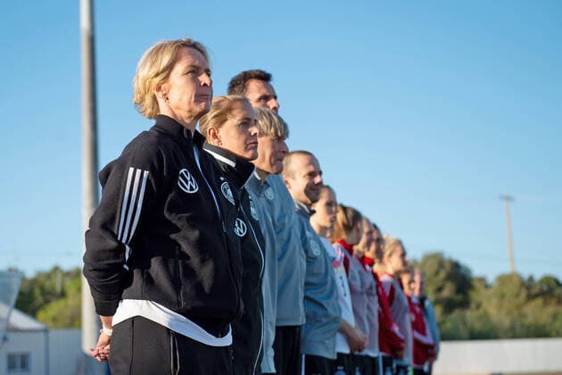 07 03 2020, Womens football, Algarve Cup in Portugal, semi-finals Germany Norway, at Estadio Minicipal Fernando Cabrita in Lagos, coach Martina Voss Tecklenburg, left, DFB at the anthem