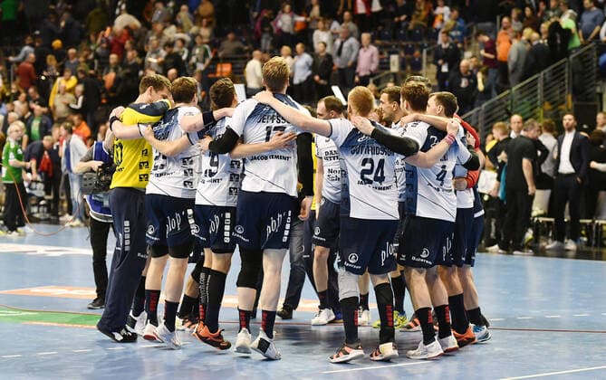 The Flensburgers cheer after the game with a roundabout Füchse Berlin SG Flensburg Handewitt 1 Bundesliga, DKB Handballbundesliga, 2019 2020 Men, Men, Men, Handball, Germany, Germany, Max Schmeling Halle Berlin, 8 3 2020