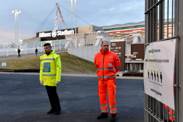Photo Marco Alpozzi LaPresse March 08, 2020 Turin, Italy NewsCOVID-19 (Coronavirus) emergency in Piedmont - Security checks at Juventus Stadium before the match against Inter Milan. In the pic: Medical staff at the entrance  Copyright: xLaPresse MarcoxAlpozzix