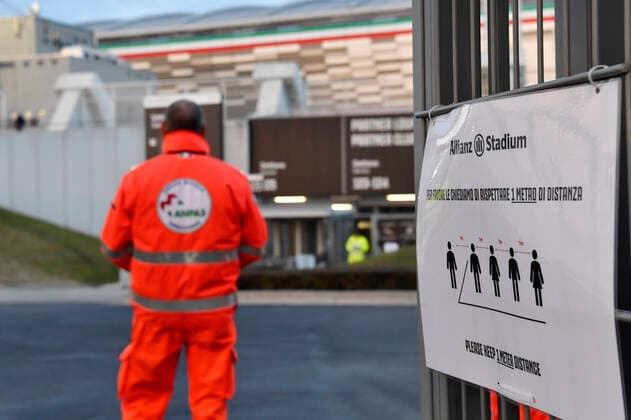 Photo Marco Alpozzi LaPresse March 08, 2020 Turin, Italy NewsCOVID-19 (Coronavirus) emergency in Piedmont - Security checks at Juventus Stadium before the match against Inter Milan. In the pic: Medical staff at the entrance  Copyright: xLaPresse MarcoxAlpozzix