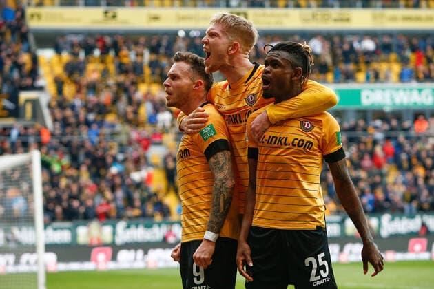 08 03 2020, xtgx, Fussball 2 Bundesliga, SG Dynamo Dresden FC Erzgebirge Aue emspor, v l Simon Makienok Dresden, 13 , Simon Makienok Dresden, 13 , Godsway Donyoh Dresden, 25 Jubel, Torjubel, jubilation over the goal, celebrate the goal, celebration DFL DFB REGULATIONS PROHIBIT ANY USE OF PHOTOGRAPHS as IMAGE SEQUENCES and or QUASI VIDEO Dresden