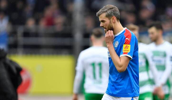 08 03 2020 Football Season 2019 2020 2 Football Bundesliga 25 Matchday KSV Holstein Kiel SpVgg Greuther Fürth Kleeblatt DFL REGULATIONS PROHIBIT ANY USE OF PHOTOGRAPHS AS IMAGE SEQUENCES AND OR QUASI VIDEO Stefan Thesker 5, Holstein Kiel after the end of the game