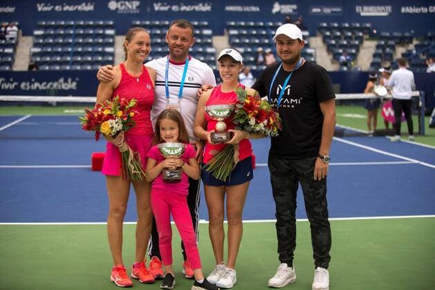 The duo formed by the Canadian tennis player Sharon Fichman (2R) and the Ukrainian Kateryna Bondarenko (L), along with their coaches, celebrate their victory in the women s doubles final of the Monterrey Tennis Open after defeating the pair of the Japanese Miyu Kato and the Chinese Yafan Wang, in Monterrey, Mexico, 08 March 2020. Monterrey Open: Women s Doubles Final !ACHTUNG: NUR REDAKTIONELLE NUTZUNG!  Copyright: xMiguelxSierrax AME2733 20200308-637193076893456710