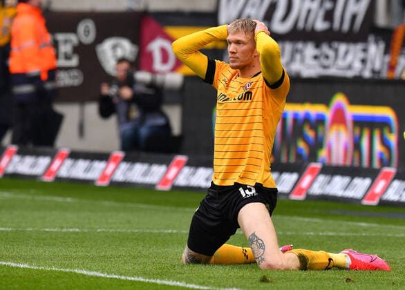 Simon Makienok Dresden , 08 03 2020, Football, GER, Season 2019 2020, 2 Bundesliga, 25 Matchday, Rudolf Harbig Stadion Dresden, SG Dynamo Dresden FC Erzgebirge Aue, DFL REGULATIONS PROHIBIT ANY USE OF PHOTOGRAPHS as IMAGE SEQUENCES and or QUASI VIDEO,