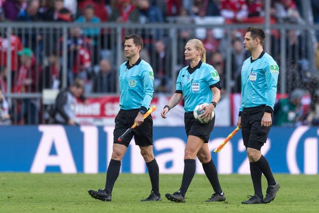 Football, Bundesliga, FC Bayern Munich FC Augsburg In the picture linesman Marcel UNGER, referee Bibiana STEINHAUS and linesman Rafael FOLTYN Munich Allianz Arena Bayern Deutschland Copyright: Passion2Press MarkusxFischerx
