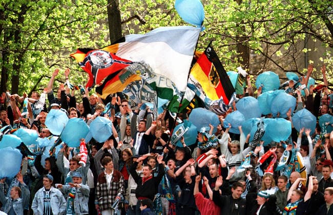 Archivbilder der Woche SPORT KW10 24.4.1999 Chemnitz,Fussball, Regionalliga ,Gellertstadion CFC- 1.FC Union Berlin Fans des CFC *** 24 4 1999 Chemnitz,Football, Regionalliga ,Gellertstadion CFC 1 FC Union Berlin Fans of the CFC