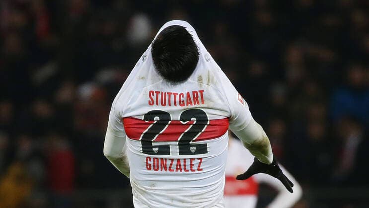 Bilder des Jahres 2020, Sport 03 März Sport Themen der Woche KW11 Stuttgart , 2. Bundesliga , VfB Stuttgart vs. DSC Arminia Bielefeld , Nicolas Gonzalez ( VfB ) DFL REGULATIONS PROHIBIT ANY USE OF PHOTOGRAPHS AS IMAGE SEQUENCES AND OR QUASI-VIDEO. Gemäß den Vorgaben der DFL Deutsche Fußball Liga ist es untersagt, in dem Stadion und oder vom Spiel angefertigte Fotoaufnahmen in Form von Sequenzbildern und oder videoähnlichen Fotostrecken zu verwerten bzw. verwerten zu lassen. *** Stuttgart , 2 Bundesliga , VfB Stuttgart vs. DSC Arminia Bielefeld , Nicolas Gonzalez VfB DFL REGULATIONS PROHIBIT ANY USE OF PHOTOGRAPHS AS IMAGE SEQUENCES AND OR QUASI VIDEO In accordance with the DFL Deutsche Fußball Liga, it is prohibited to use or have used in the stadium and or the game photographs in the form of sequence images and or video-like photo series