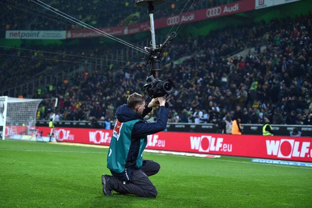 07.03.2020, Fussball GER, Saison 2019 2020, 1. Bundesliga, 25. Spieltag, Borussia Moenchengladbach - Borussia Dortmund 1:2, Spidercam TV Fernsehkamera wird eingestellt Moenchengladbach Nordrhein-Westfalen Deutschland *** 07 03 2020, Football GER, Season 2019 2020, 1 Bundesliga, 25 Matchday, Borussia Moenchengladbach Borussia Dortmund 1 2, Spidercam TV TV camera will be discontinued Moenchengladbach North Rhine-Westphalia Germany Team2