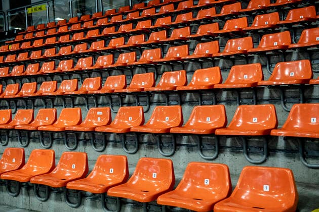 10 03 2020, Keine Sorgen Eisarena, Linz, AUT, EBEL, EHC Liwest Black Wings Linz vs. EC KAC, all games of the quarter final series have been cancelled at short notice after government decree, in the picture Empty Ranges in the Linz AG Eisarena the Erste Bank Eishockey League quarterfinal match between EHC Liwest Black Wings Linz and EC KAC is cancelled Keine Sorgen Eisarena in Linz, Austria on 2020 03 10 Linz  EP_rei