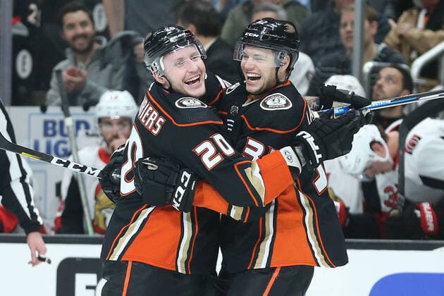 Bilder des Jahres 2020, Sport 03 März Sport Themen der Woche KW11 Sport Bilder des Tages March 10, 2020: Anaheim Ducks left wing Nicolas Deslauriers (20) and Anaheim Ducks defenseman Jacob Larsson (32) celebrate a hat trick in the first period by Deslauriers during the game between the Ottawa Senators and the Anaheim Ducks at the Honda Center in Anaheim, CA, ( ) Anaheim I.E. United States of America - ZUMAc04_ 20200310_zaf_c04_175 Copyright: xPeterxJoneleitx