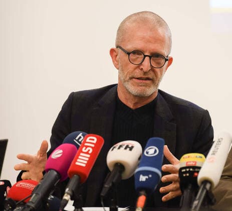 11 03 2020, xmhx, Football Press Conference, Frankfurt Health Office for the EL match in Frankfurt emspor, l City Councillor Stefan Majer Head of Health Department of the City of Frankfurt am Main DFL DFB REGULATIONS PROHIBIT ANY USE OF PHOTOGRAPHS as IMAGE SEQUENCES and or QUASI VIDEO Frankfurt am Main