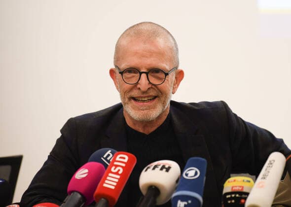 11 03 2020, xmhx, Football Press Conference, Frankfurt Health Office for the EL match in Frankfurt emspor, l City Councillor Stefan Majer Head of Health Department of the City of Frankfurt am Main DFL DFB REGULATIONS PROHIBIT ANY USE OF PHOTOGRAPHS as IMAGE SEQUENCES and or QUASI VIDEO Frankfurt am Main