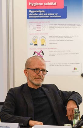 11 03 2020, xmhx, Football Press Conference, Frankfurt Health Office for the EL match in Frankfurt emspor, v l City Councillor Stefan Majer Head of the Health Department of the City of Frankfurt am Main , Poster Hygiene protects DFL DFB REGULATIONS PROHIBIT ANY USE OF PHOTOGRAPHS as IMAGE SEQUENCES and or QUASI VIDEO Frankfurt am Main