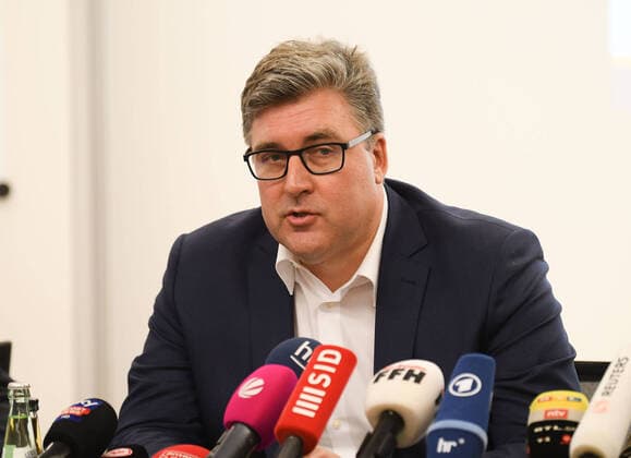 11 03 2020, xmhx, Football Press Conference, Frankfurt Health Office for the EL match in Frankfurt emspor, l Axel Hellmann Member of the Board Eintracht Frankfurt AG DFL DFB REGULATIONS PROHIBIT ANY USE OF PHOTOGRAPHS as IMAGE SEQUENCES and or QUASI VIDEO Frankfurt am Main