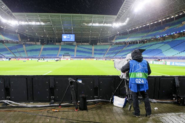 RB Leipzig Tottenham Football Champions League Leipzig, 10 03 2020, Red Bull Arena, Football, UEFA Champions League, Round of 16 return match , RB Leipzig vs Tottenham Hotspur 3 0 2 0 , In picture TV camera and cameraman with empty ranks in the background , UEFA regulations prohibit any use of photographs as image sequences and or quasi video ,