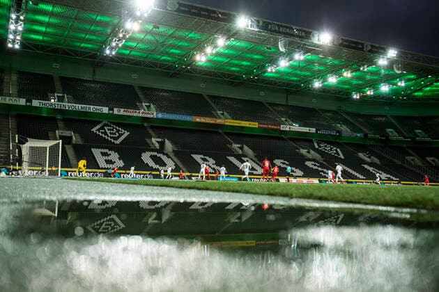 Sport Bilder des Tages Mönchengladbach, Germany, Borussiapark, 11.03.2020: Empty stadium with empty places, players of both teams on the pitch during the Bundesliga match Borussia Mönchengladbach vs. 1.FC Köln in the season 2019 2020 (Geisterspiel, ghost game, coronavirus) DFL regulations prohibit any use of photographs as image sequences and or quasi-video. *** Mönchengladbach, Germany, Borussiapark, 11 03 2020 Empty stadium with empty places, players of both teams on the pitch during the Bundesliga match Borussia Mönchengladbach vs 1 FC Köln in the season 2019 2020 Ghost game, ghost game, coronavirus DFL regulations prohibit any use of photographs as image sequences and or quasi video